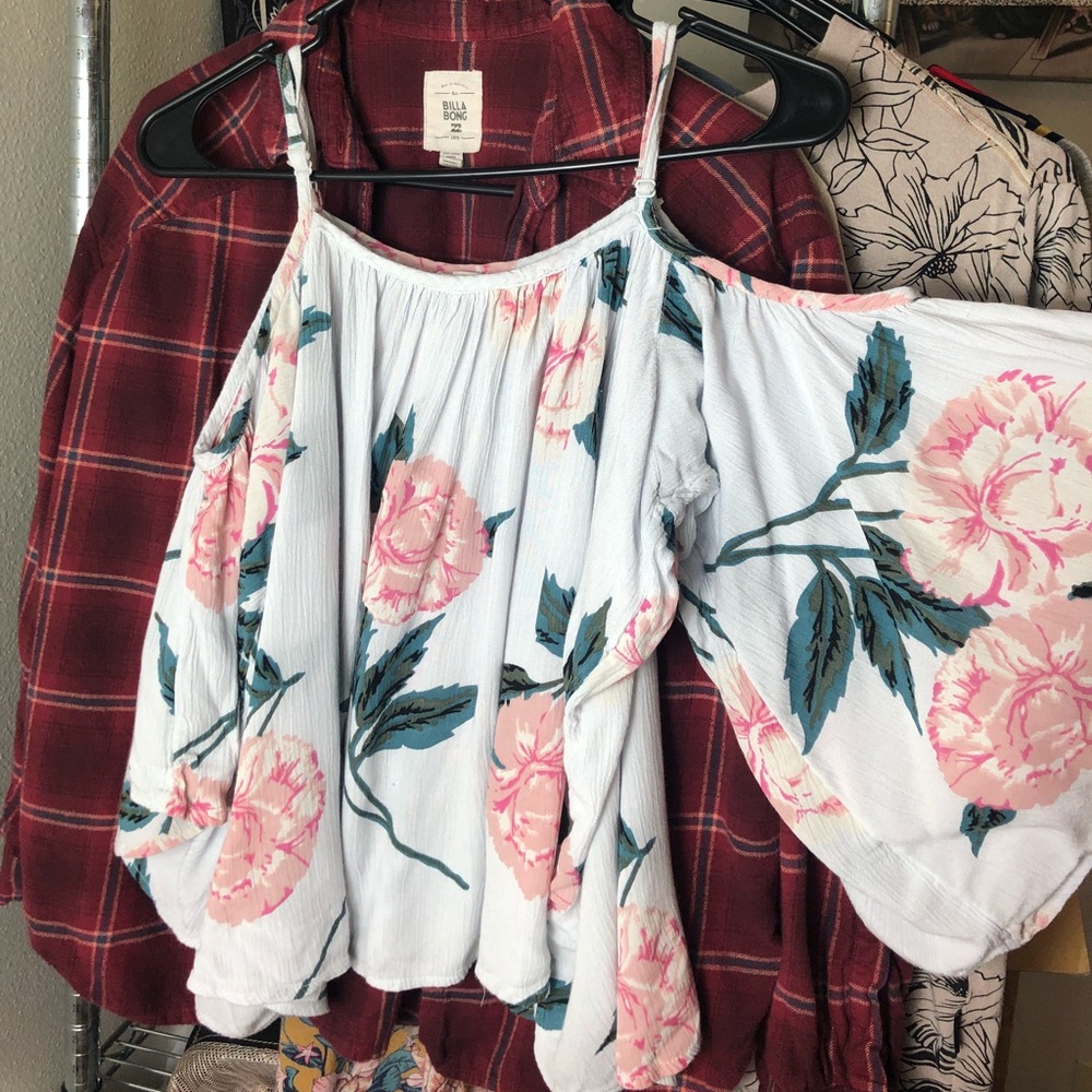 Billabong cold shoulder bell sleeve floral top